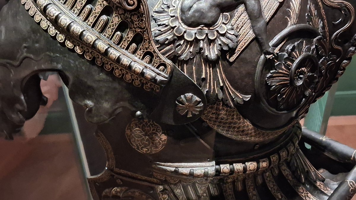 pixelbarti's tweet photo. @Argonaut1535 Saw this one in person at a special exhibition in Warsaw about the costume through the ages. One of my favourite helmets and Filippo Negroli is an absolute master. The details are incredible up close, you can see the care put into every single millimetre of the piece. https://t.co/H5VEX5drYG