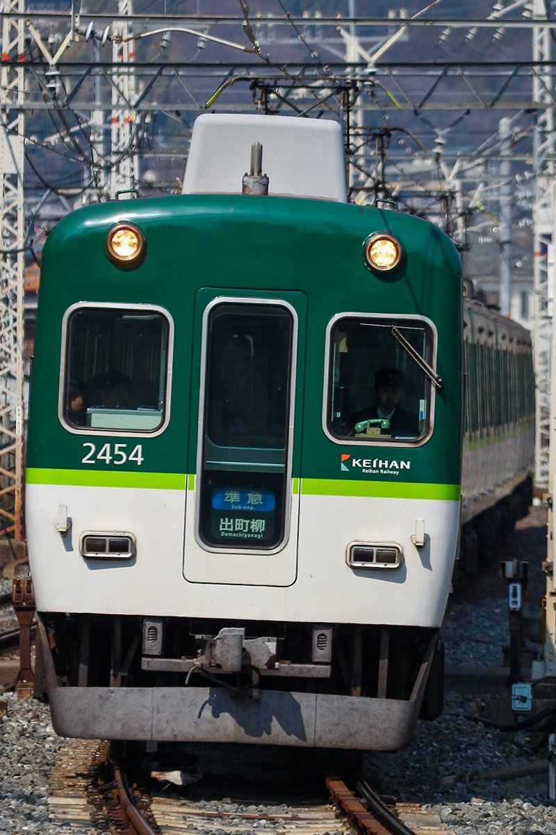 ef651036jrf's tweet photo. 正面から見たら分かるけど冷房装置の位置が全部片側に寄ってんですよ https://t.co/lkkaJHzpsl