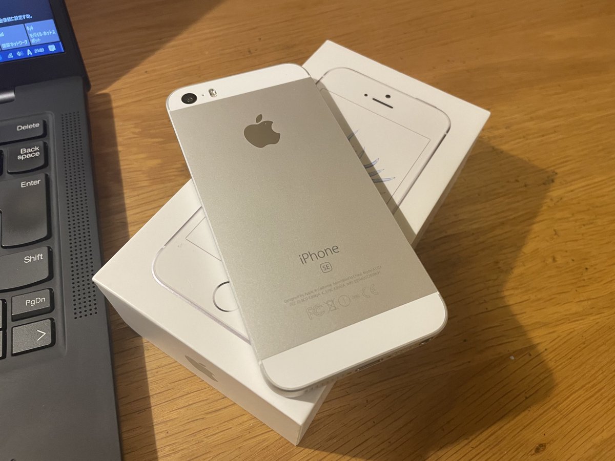 sndr7Gen3_'s tweet photo. #最初に渡されたスマホを出せ
iPhone SE初代

小学四年の時に制限かけられて渡された
YouTubeすら禁止だったからなぁ当時 https://t.co/ndXoaJxZBE