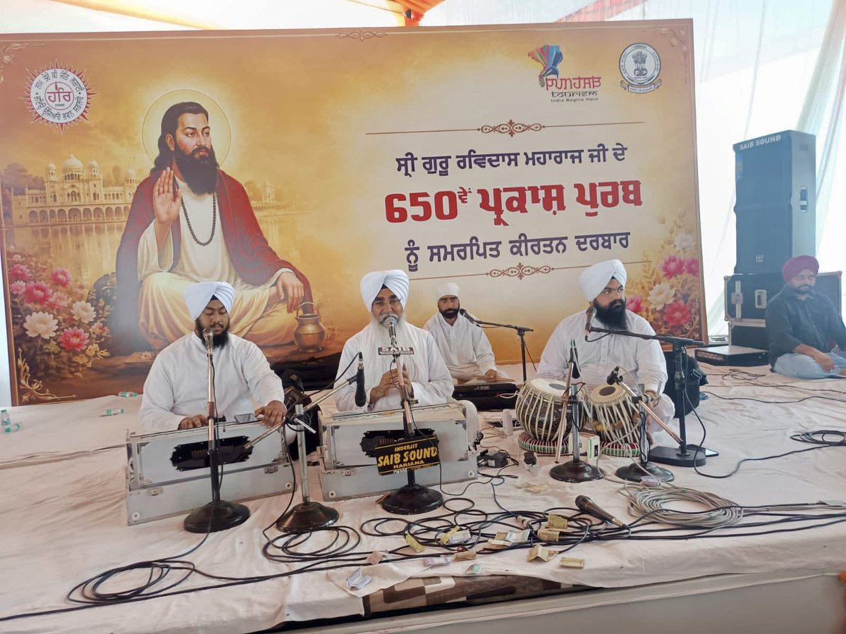 DuggalAAP's tweet photo. ਸ੍ਰੀ ਗੁਰੂ ਰਵਿਦਾਸ ਮਹਾਰਾਜ ਜੀ ਦੇ 650ਵੇਂ ਪ੍ਰਕਾਸ਼ ਉਤਸਵ ਨੂੰ ਸਮਰਪਿਤ ਫਿਲੋਰ ਵਿਖੇ ਕਰਵਾਏ ਗਏ ਪਾਵਨ ਕੀਰਤਨ ਸਮਾਗਮ ਵਿੱਚ ਹਾਜ਼ਰੀ ਭਰ ਕੇ ਗੁਰੂ ਚਰਨਾਂ ਵਿੱਚ ਨਤਮਸਤਕ ਹੋਣ ਦਾ ਸੁਭਾਗ ਪ੍ਰਾਪਤ ਹੋਇਆ 🙏 https://t.co/sXny17Hq6a