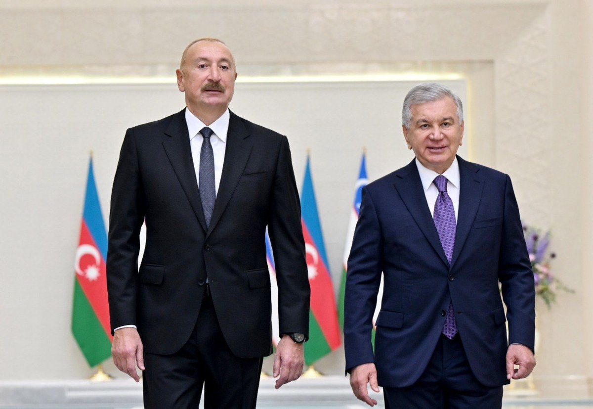 AnarMammadov17's tweet photo. Daşkənddə Prezident İlham Əliyevin rəsmi qarşılanma mərasimi olub.

https://t.co/0bKY6V2Q1F https://t.co/AGELWbAaVm