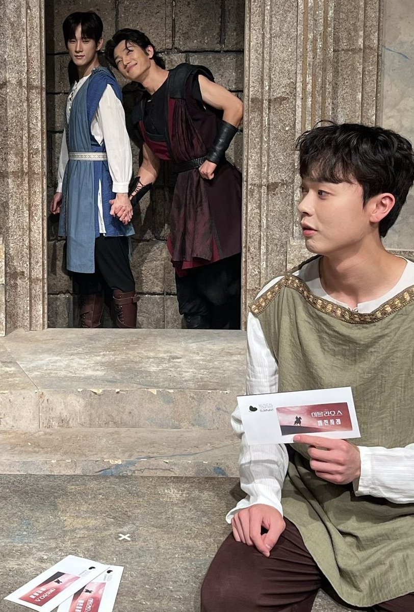 mypeach_jj's tweet photo. 장군님은 돈까지 싹다 들튀당햇는데
피론은 애라고 돈은 남겨주네 https://t.co/YEBmtp7aNJ
