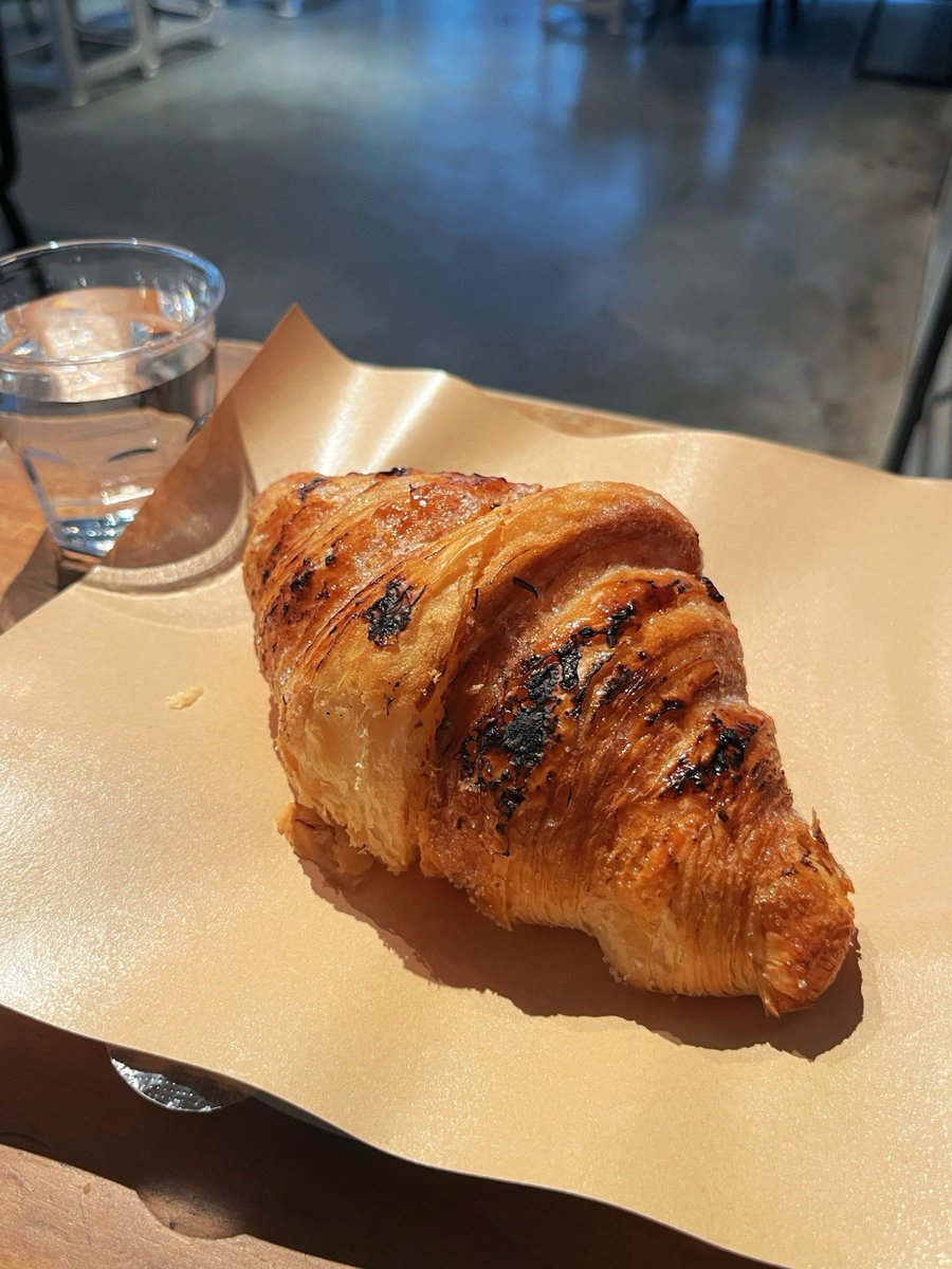 enjoythedebate's tweet photo. Just found the best hidden pastry shop in town  Flaky croissant oozing with salted caramel—10/10 for this mid-week pick-me-up!， https://t.co/65zcsUqyYs