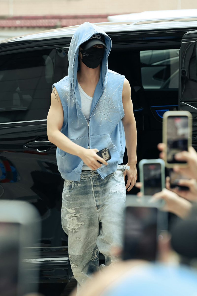 heyupakfans's tweet photo. #HeYu today!!!

Hottie man😋❤️‍🔥🙊

#HeYu #何与 #하여 https://t.co/00qHYT6J6z