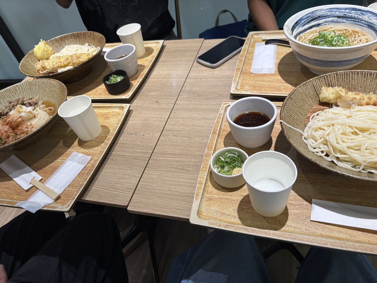 peanuts_bata's tweet photo. 4人でうどん😁 https://t.co/3ELVGfntO0