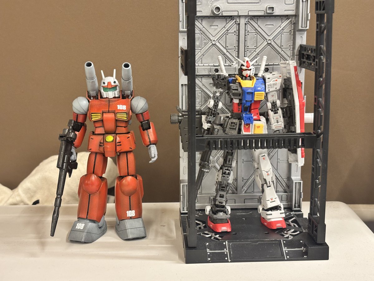 jhonney369's tweet photo. #ガンプラ

久々にガンプラ制作
RG  RX78-2

パチ組

背景は100均のやつにシルバー塗装して終わり

RGだからこそ半分だけ外装つけて飾ってみた

隣は前に作ったガンキャノン https://t.co/FnbWZtyvYM