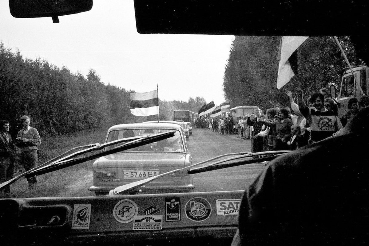 HumanAtlas's tweet photo. On August 23, 1989, people began gathering along roads across Estonia, Latvia, and Lithuania.
Families came.
Children came.
Strangers stood beside one another.
At 7 p.m., they reached for the people next to them.
One hand.
Then another.
For about 15 minutes, nearly two million people formed a human chain stretching more than 600 kilometers across three countries.
Some sang.
Some stood quietly.
Then they let go.
For a few minutes, the distance between three countries was measured in people.