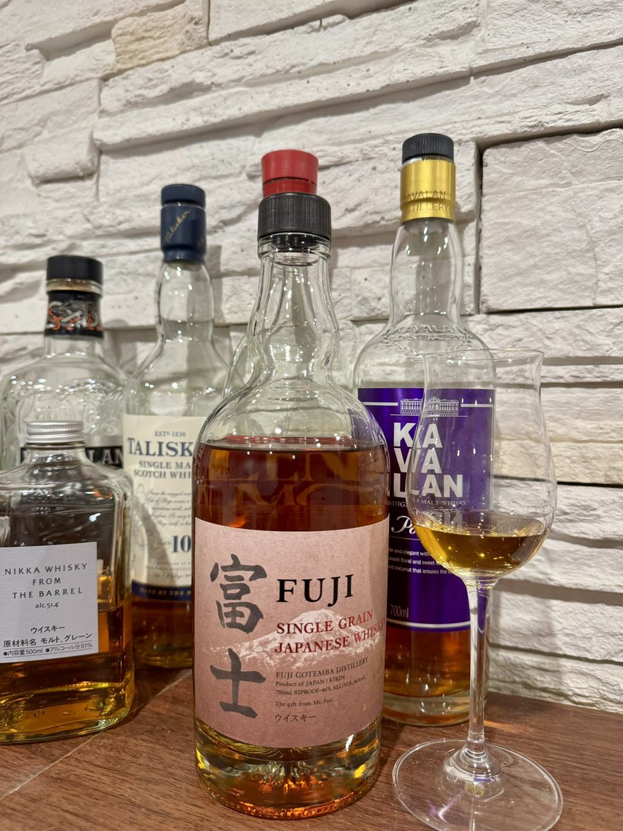 KnskFjmt's tweet photo. 昨日リカマンウイスキーメッセで、試飲して美味しかったから速攻Amazonで取り寄せたのに、Amazonの配達済み通知見て、唖然とした。
嫌がらせ？
ウイスキーなんやけど。
スクリューキャップで良かったけども。
今度から気を付けてね。

#twlc #kwl #富士シングルグレーン #富士御殿場蒸留所
@AmazonJP https://t.co/COScPHVMw5