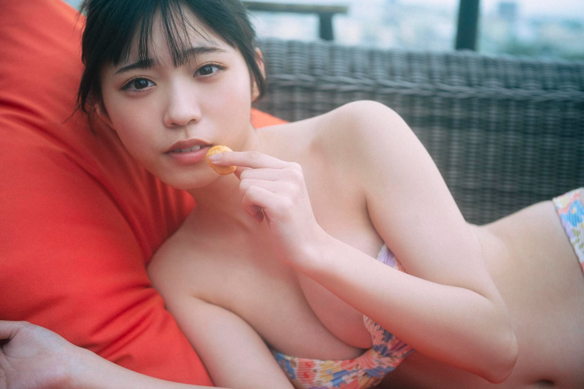 foolman_r18's tweet photo. 金澤亜美ちゃんのチューブトップ水着すごい。形がいい。 https://t.co/s67eE6ypL4