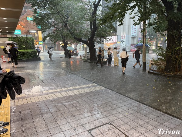 jtki2004's tweet photo. 記録的短期間大雨の果てに  https://t.co/WwNW3IjM0J
#renofa #レノファ山口 #奈良クラブ #ロートフィールド奈良 #HUB東京ドームシティーラクーア店 #東京単身赴任 https://t.co/d681Kf1ykn