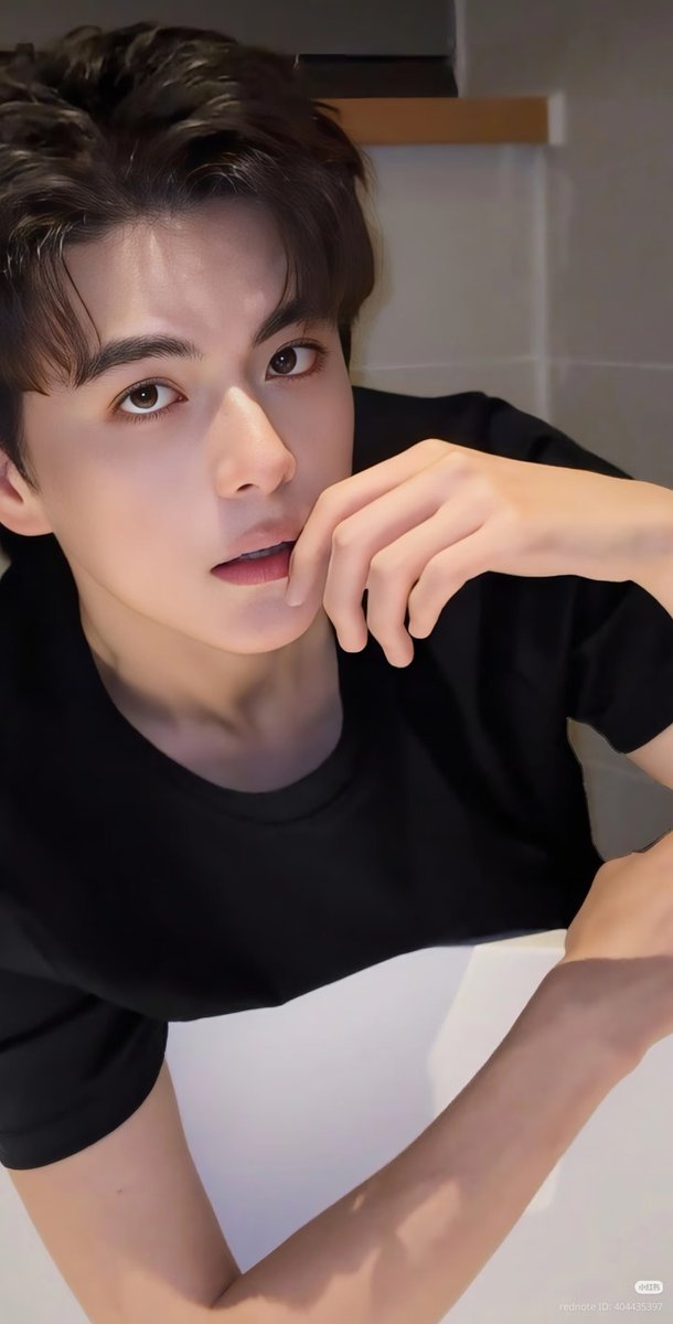 meckoo98's tweet photo. SAME PERSON BTW 😌✨

 #吕思瞳 
#政瞳 #aylio https://t.co/C695Vm20yF