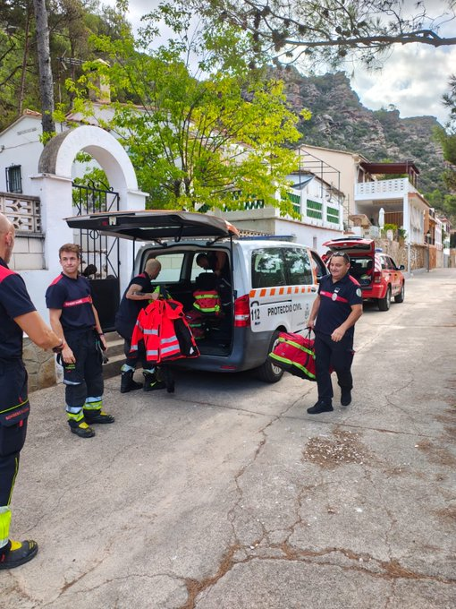 posted_news's tweet photo. #IFSegorbe: Regreso autorizado para los vecinos tras estabilizarse el incendio que calcinó más de 630 hectáreas. Se ordena el confinamiento para facilitar la movilidad del operativo de extinción en las calles.
https://t.co/2x7vGAvmy2 https://t.co/s79AUJtuX8