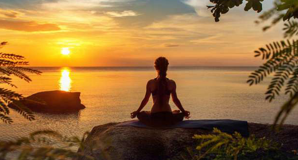 SanatanSanstha's tweet photo. 🌿 Can waking up during Brahmamuhurt improve your daily life?

❓Why is this period considered beneficial for meditation, chanting, study and physical purification? What is the significance of performing spiritual practice at a time when the atmosphere is believed to be more conducive to concentration and inner growth?

📖 Read more: https://t.co/HXCjoUN2Ot

#Brahmamuhurt #SpiritualPractice #Meditation #HinduDharma #Sanatan