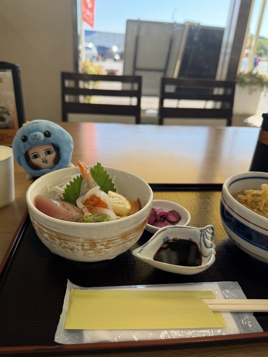 8_arne's tweet photo. ワイバン、キタニさんまで聞いて帰ることになったけど、その前のchevonもよかったしキタニさんも言わずもがな最高だったし、初めましてのゆらさんにも会えたし行ってよかった！！
帰りの高速でやっとお腹空いてご飯食べたら眠すぎて少し仮眠したりして帰宅。
楽しい1日だった♡ https://t.co/WWHqG1JsQW