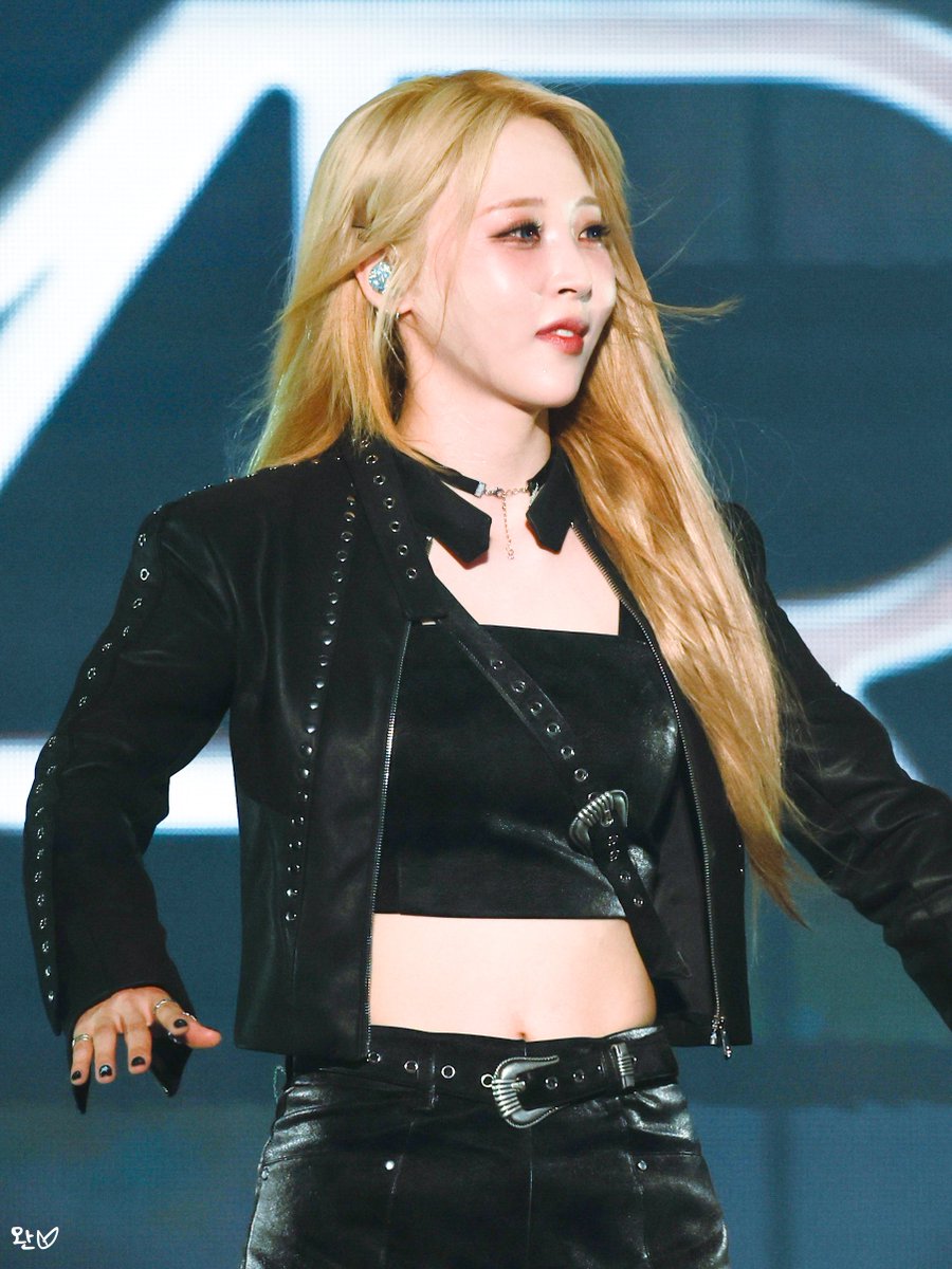 dhksrbsdk's tweet photo. 2026.06.21 MAMAMOO WORD TOUR [4WARD] DAY3

So Hot 🔥🥵💨

#마마무 #MAMAMOO #4WARD
#문별 #MoonByul #ムンビョル #玟星 https://t.co/hkOsYU1ozQ