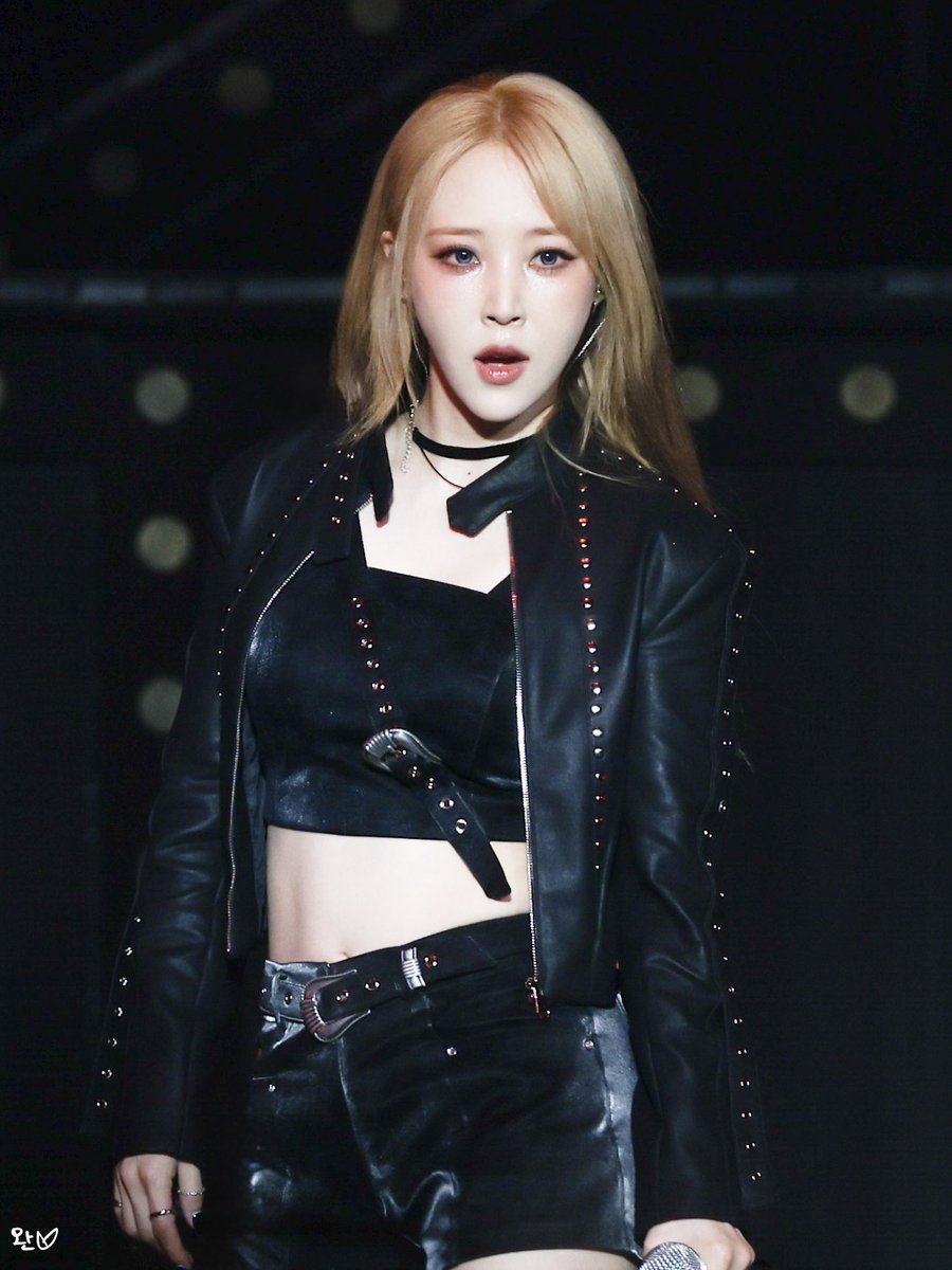 dhksrbsdk's tweet photo. 2026.06.21 MAMAMOO WORD TOUR [4WARD] DAY3

So Hot 🔥🥵💨

#마마무 #MAMAMOO #4WARD
#문별 #MoonByul #ムンビョル #玟星 https://t.co/hkOsYU1ozQ