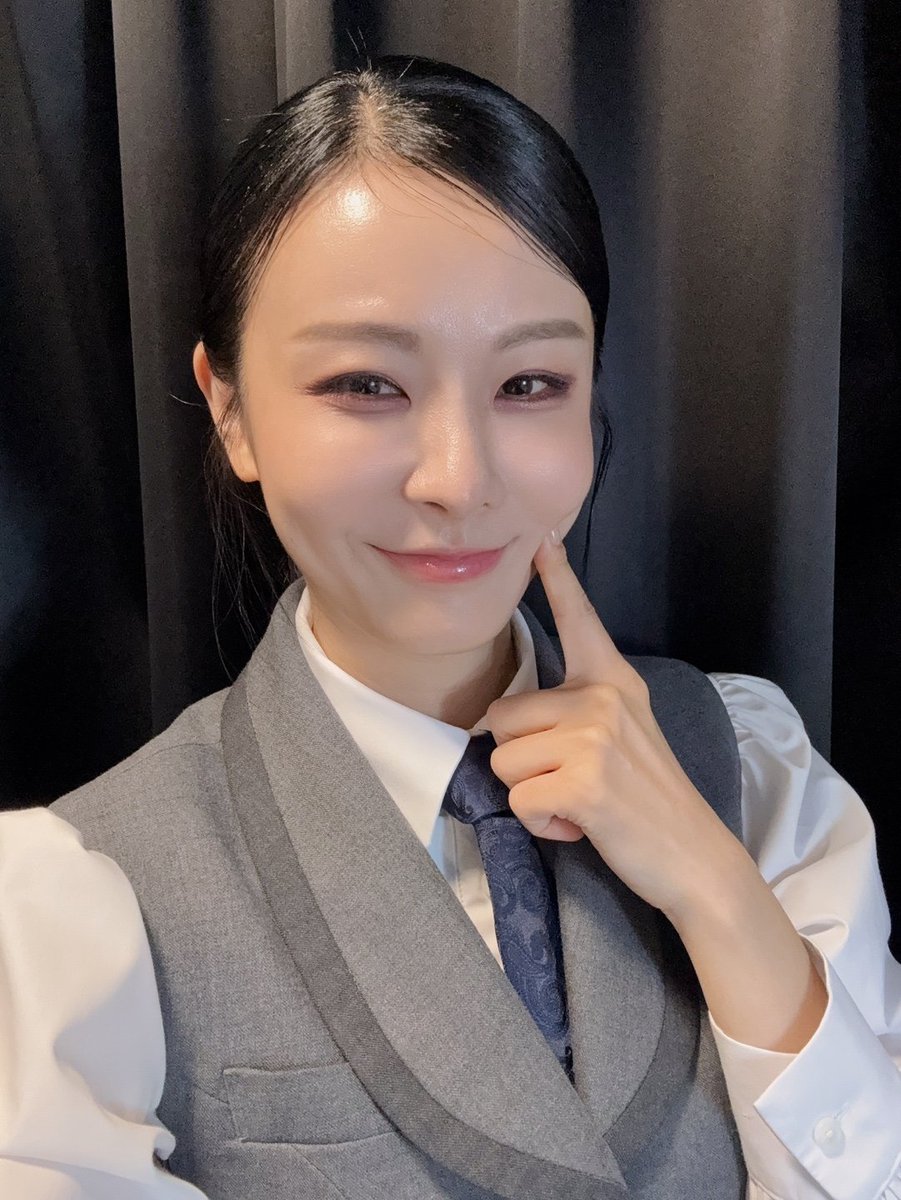 gleam__company's tweet photo. 𝐓𝐇𝐄 𝐏𝐋𝐀𝐘 𝐉𝐄𝐊𝐘𝐋𝐋 𝐀𝐍𝐃 𝐇𝐘𝐃𝐄
𝐛𝐲 𝐆𝐚𝐫𝐲 𝐌𝐜𝐍𝐚𝐢𝐫
#연극 #지킬앤하이드

🎩 막공 기념 사진

퍼포머 𝑷𝒆𝒓𝒇𝒐𝒓𝒎𝒆𝒓
#최연우

#연극지킬앤하이드 #JEKYLLANDHYDE

-

연극 <지킬앤하이드>
2026.06.12 ~ 2026.08.23
링크더스페이스 2관 https://t.co/LGWMinqLB6
