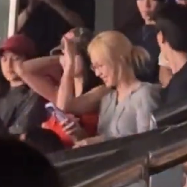 grxcehae_'s tweet photo. แจนจิงไปดูคอนด้วยกันหรอแล้วคนโสดทำไงละทีนี้ อิจฉาคนมีคู่จัง https://t.co/VxiAaJ6TPQ
