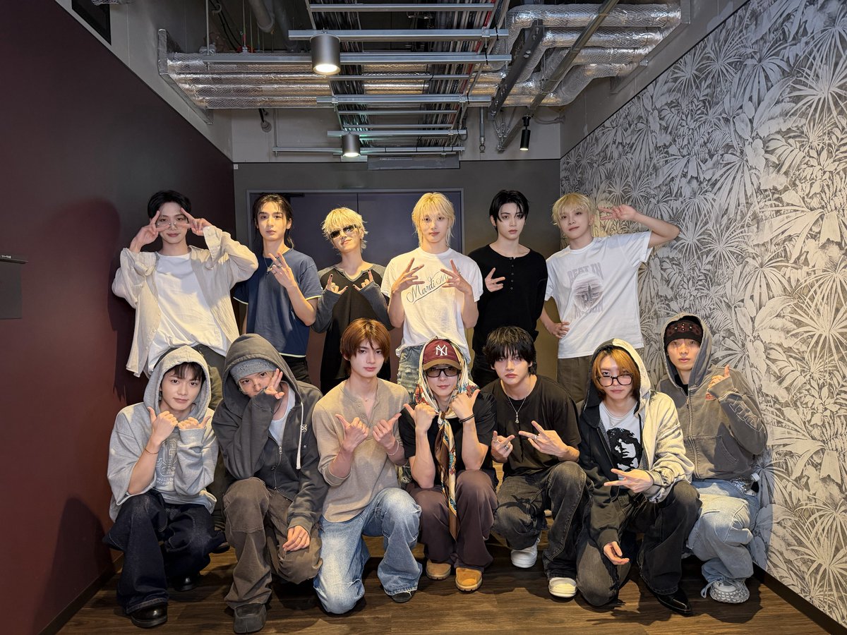 aoen_official's tweet photo. 憧れのBOYNEXTDOOR先輩の公演にお邪魔させていただきました！
とてもかっこよくて勉強になりました✨
ありがとうございました！！

@BOYNEXTDOOR_KOZ
@BOYNEXTDOOR_JP

#BOYNEXTDOOR
#aoen #アオエン https://t.co/ohSrRKfgrs
