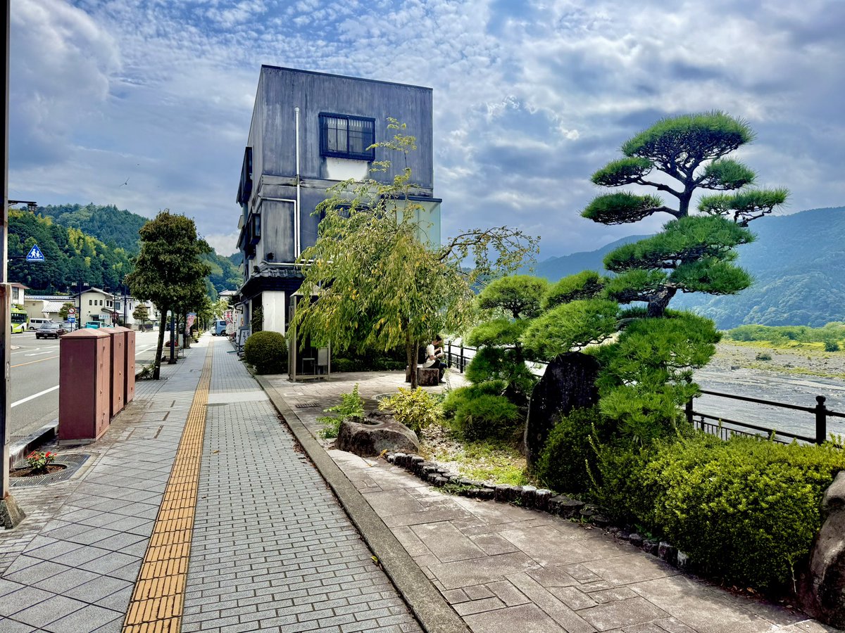 seo0506's tweet photo. 身延まで行ってみた。
相変わらずゆるキャンファンがグッズを買いに来ていて、根強さがあるよね。
ゆるキャンは来週にして、今日は身延まんじゅうだけ買ってきた。

#ツーリング
#CL250
#身延 https://t.co/yddeMTPyEt