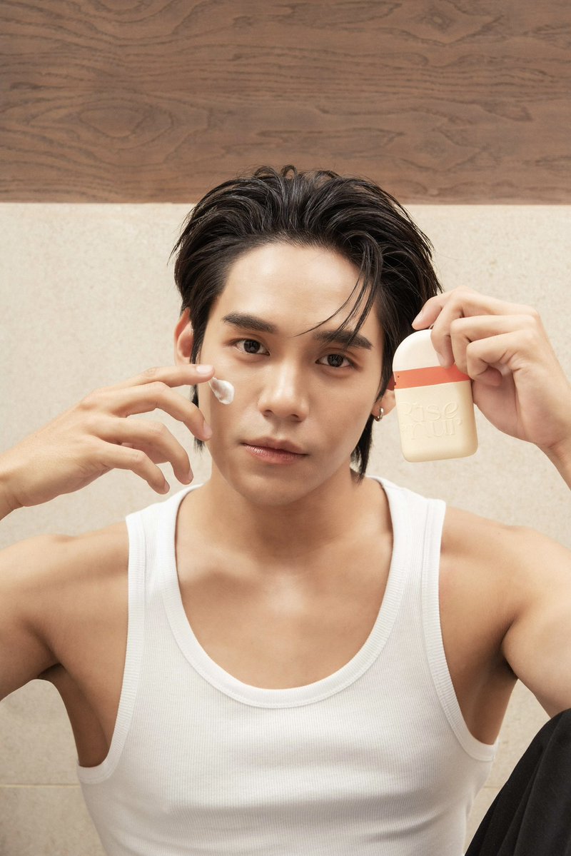 risebynur's tweet photo. ✨ IT’S OFFICIAL OUR NEW PRESENTER ✨ @legendngern 

Welcome อนุภาษ เหลืองสดใส
สู่ครอบครัว RISEBYNUR 🤍

A new face. A new chapter.
Let’s rise &amp; glow together. ☀️

#Risebynur #ngernnn https://t.co/0NxfGJqTDa