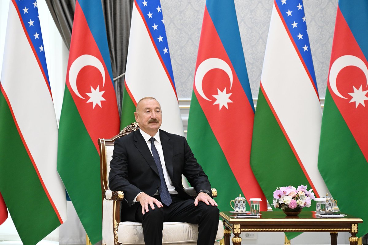 presidentaz's tweet photo. President of Azerbaijan Ilham Aliyev held one-on-one meeting with President of Uzbekistan in Tashkent.

https://t.co/LNrWy6egE2 https://t.co/4jVZAWibAG