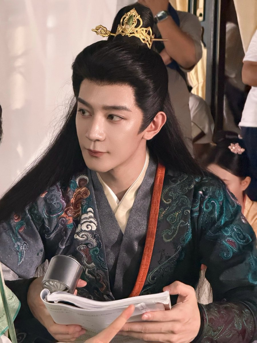 xianguang0104's tweet photo. 260823 #XiaZhiguang studio weibo update 📸(1/2)

A postcard sent by Li Haoyu portrayed by Xia Zhiguang ✨ Our Haoyu is so handsome! 

#MySeniorCoroner #我的仵作前辈 https://t.co/SX30FC4FhI