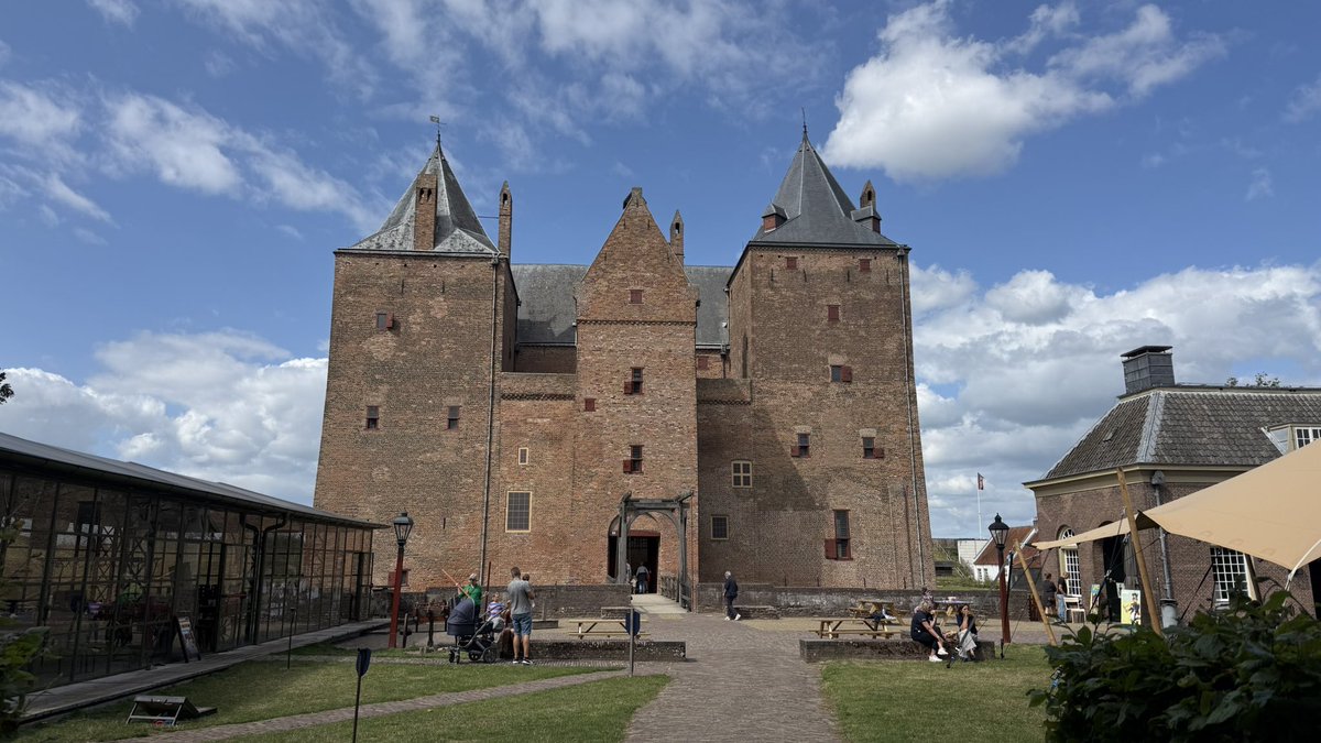 NegenZevenTien's tweet photo. more castles duhhhh

Slot Loevestein https://t.co/Y6lzOAOvBW