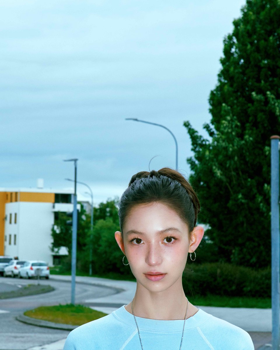 TUIDE_official's tweet photo. TUIDE (튜이드) 'SUN KISS' Official MV Photo #YIHANI

TUIDE The 1st EP [TUNE &amp; PLAY]
2026.08.24 6PM (KST) / 5AM (ET)

💿Pre-Save/Add/Order
https://t.co/UGHHF2x5k2

#TUIDE #이하늬
#TUNEnPLAY #SUNKISS https://t.co/NUpCQg0hYn