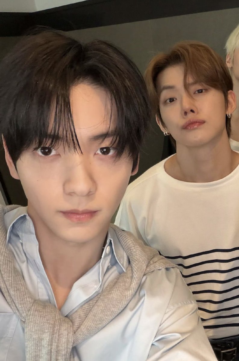 1209sbyj's tweet photo. ✨🤨 https://t.co/URDHYS2HkO