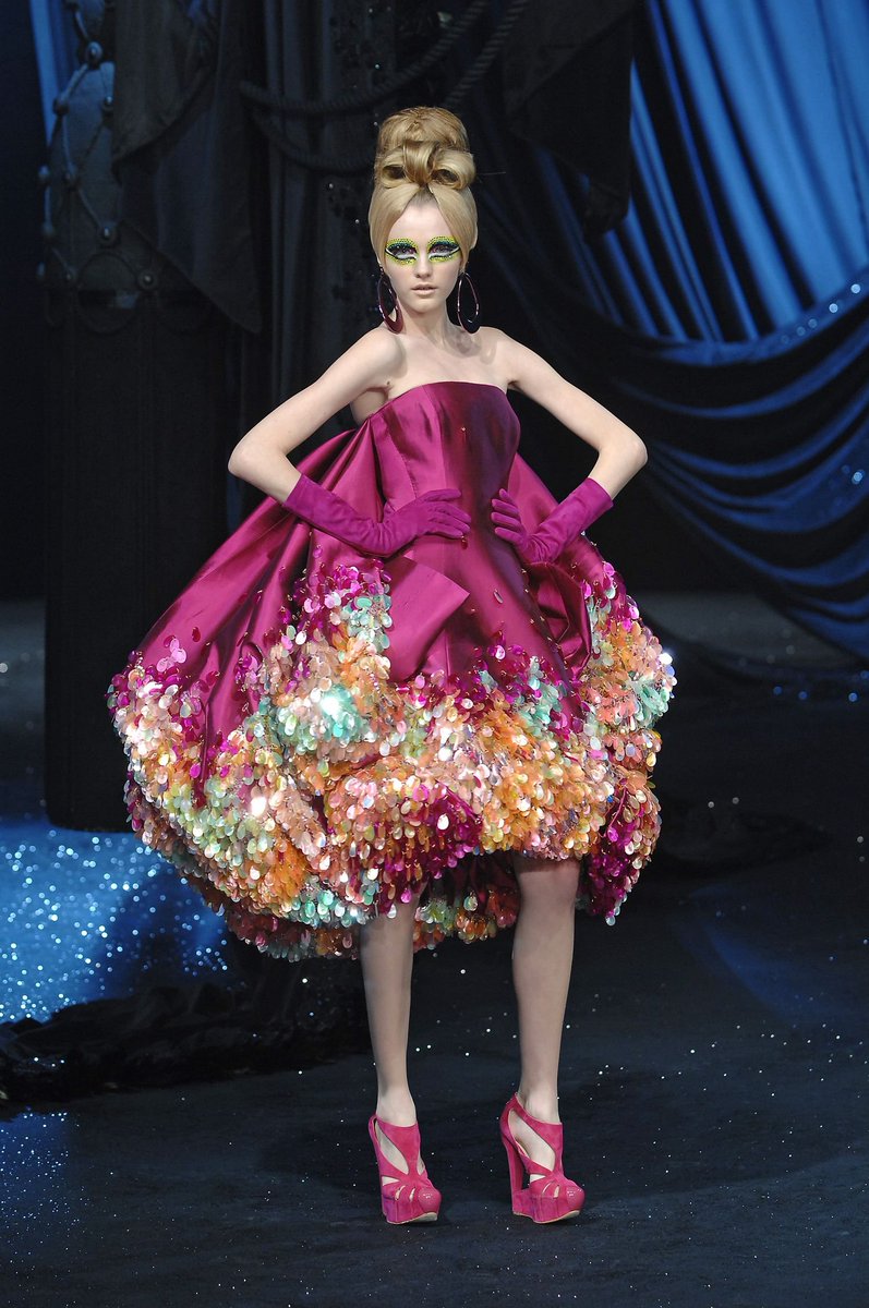 ziniyacouture's tweet photo. Dior SS08 https://t.co/9uzgQTYi3V