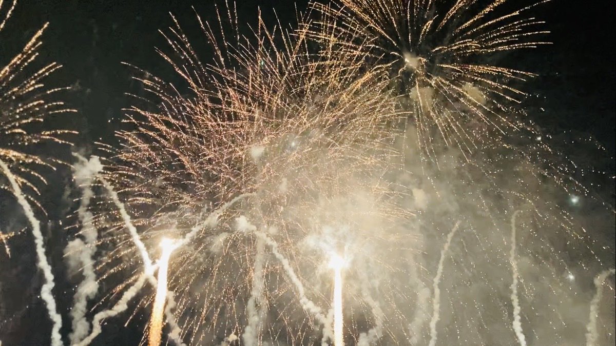 csk09112122's tweet photo. 現地勝利5試合ぶり😭
長かったーーーーー！！！！
外野出たとこで座って花火観戦
最高の夜だ🎆🎆🎆
#chibalotte https://t.co/FlBQnAjLwW