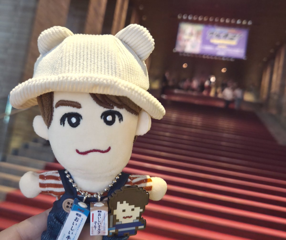 lapin_0608's tweet photo. 大阪土日3公演～🕺大阪のアケチコさんは牛乳を推しまくっていました🥛🐮大阪が1番会場が大きいようで、動線や演出などなかなか変わってましたね。もう来週で終わっちゃうねぇ🥲︎はなだこ買って帰りたかったけど遠廻りルートだったので今回は断念。またいつか行こ🐙 https://t.co/xITCupufDr
