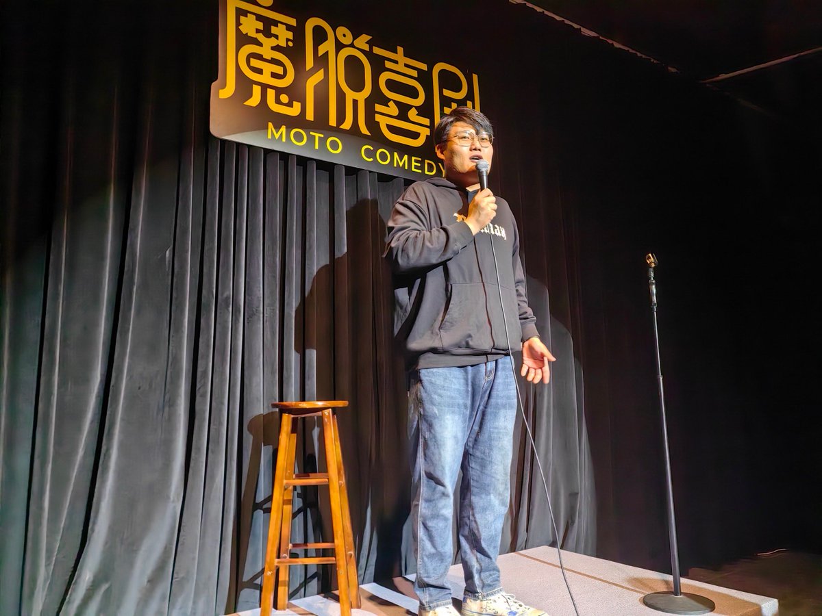 blacq543141's tweet photo. Just bombed my first open mic and my only takeaway is the guy in the front row was also pretending to laugh at my joke about avocados. Turns out we’re both just hanging on at this point, and the guac is extra. https://t.co/XHsMya1Mn1
