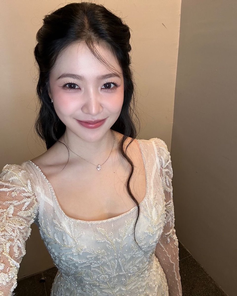 OracleCalypso's tweet photo. @HeartofTides Selamat malam Nacres yorobung 🥺 sebelum cuap-cuap, boleh pap dulu buat Cally untuk yang terakhir kalinya gak? https://t.co/ZvEMWIR2TK