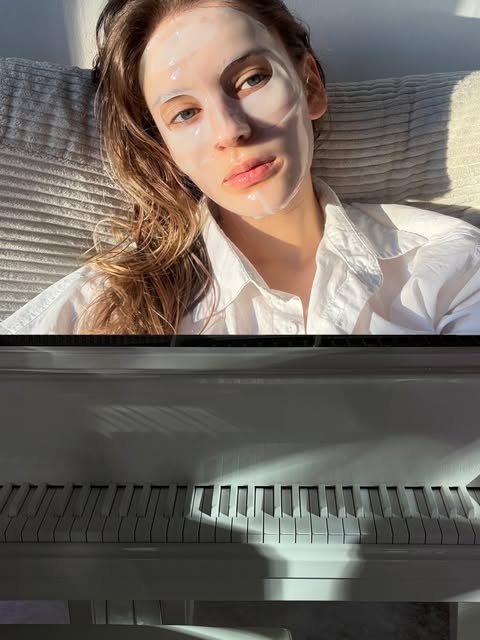Harrington_1107's tweet photo. The first half was a joyous celebration, the second half a tranquil respite on the piano keys. Snippets of today’s "dual life." https://t.co/TnCfVpyuTu
