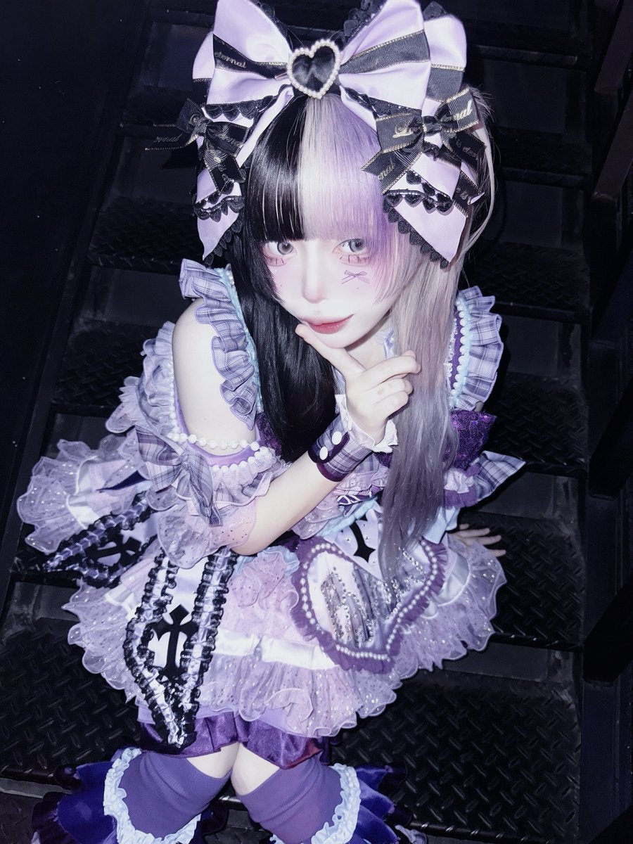 MSYH_MURASAKI's tweet photo. 2026年08月23日

⸻
『IDOL FEVER VOL.46』
⸻

3연겐의 2연 마무리했습니다 따라와주셔서 감사합니다❕ ＞𐋣＜ 오늘 너무 흥분해서 안하던 실수도해버혔당 무에에 다들 굿즈는 겟하셨나여?!!
귀엽죠 헤헹 내일도 만날수있는데 내일도 와주면 좋겠다
��� 더 신경쓰란말이야아 |ω･`)じっ

다음 라이브는 내일 8월 24일❕
꒰՞⸝⸝⸝⩌⌯⩌⸝⸝⸝՞꒱

⸻
『Wave To vol.7 - 치파오』
⸻⠀

오랜만에 치파오입습니댜!! 
전에 잊었던치파오 입어요오
만두머리할구임 헤헹 ٩(　`ω´　)۶
또 만나러와줘 사랑해(*´艸`)ﾌﾌﾌｯ♡