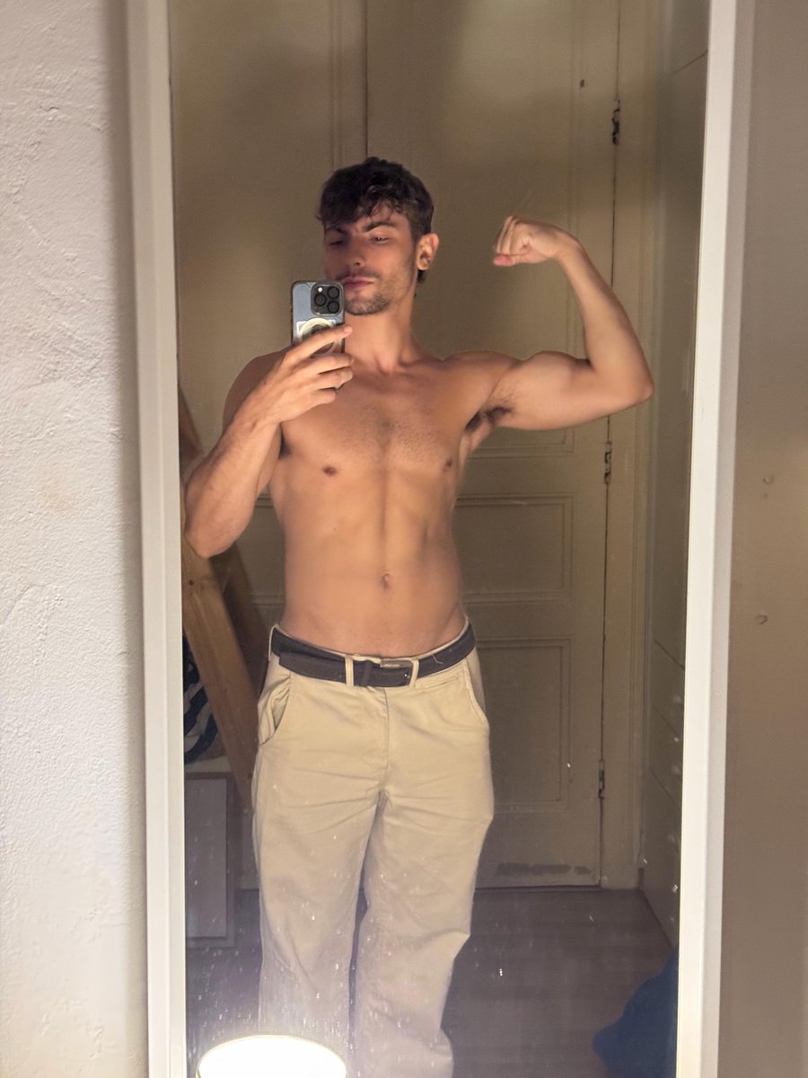 BabyLeoq5 tweet picture