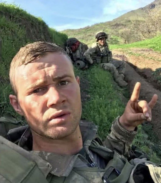 olumsuzsehitler's tweet photo. Geçip geçip gittiler, hepsi nice yiğittiler.

Şehit Semih Şahin. https://t.co/ZTq8sEn3nl