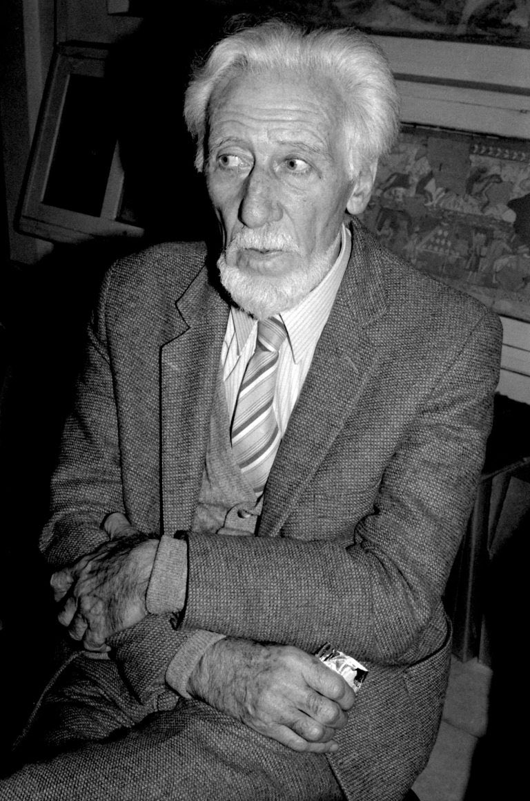 davmiranda's tweet photo. ¿Por qué los “intelectuales” desprecian el capitalismo y abrazan el socialismo?

Bertrand de Jouvenel lo explicó en “Los intelectuales europeos y el capitalismo”, uno de los ensayos que integran la obra “El capitalismo y los historiadores” editada por Friedrich Hayek en 1954).

En este ensayo, Jouvenel argumenta que el rechazo de la “intelectualidad” al capitalismo se explica por 3 razones: 

(i) resentimiento;

(ii) soberbia;

(iii) ignorancia.

Las analizamos una a una.