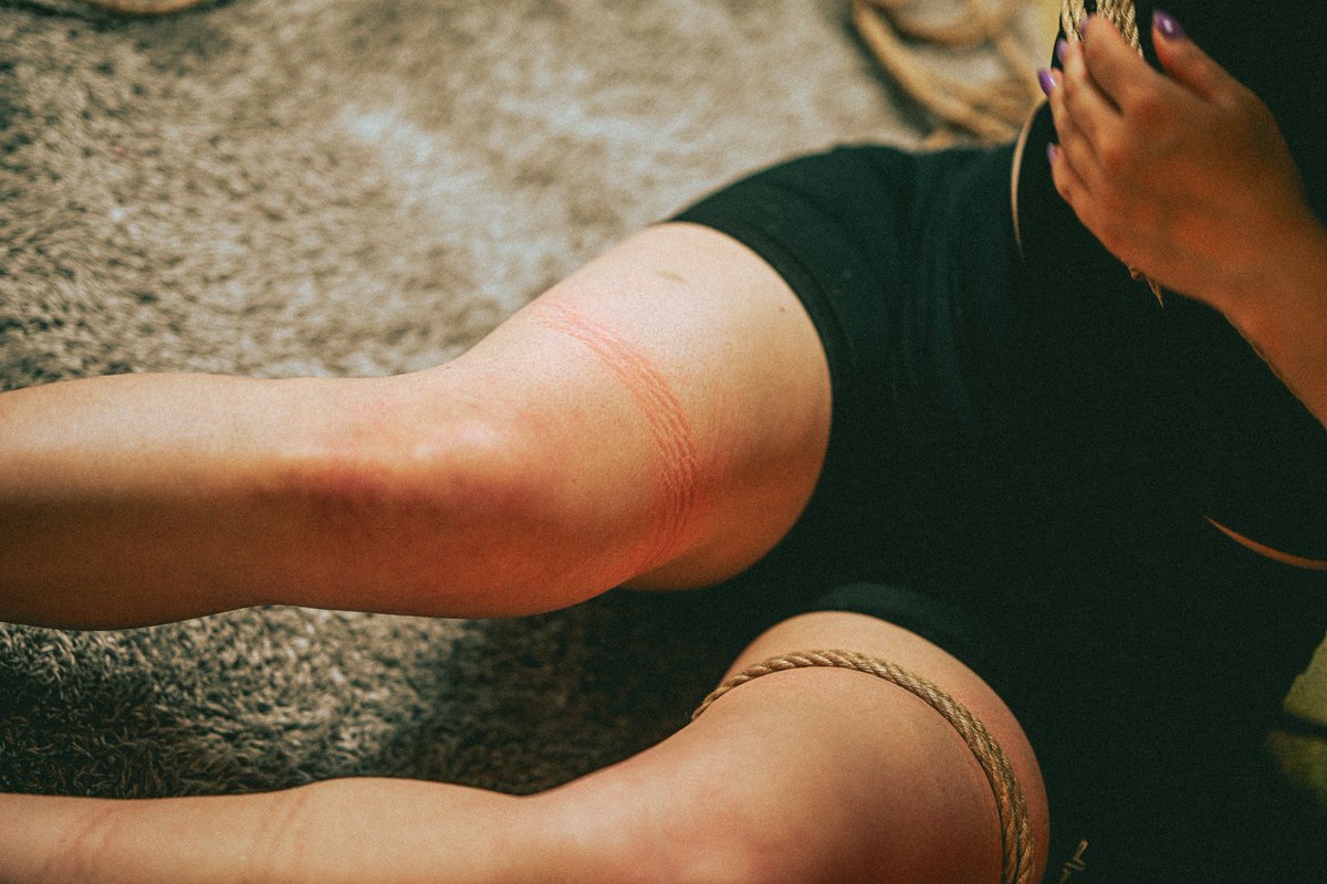 scatch715's tweet photo. 🐰@merong2merong 
🏠@ropepeoples 
🪢me
📸@hohoyoyo67 

줄길만 연습하다가 처음으로 내게 몸을 맡긴 버니의 호흡을 온전히 느껴본 것 같다. 참 좋더라. 

줄을할때는 긴장감있고 차갑지만
안아줄때는 포근하고 안정감이 느껴졌다는 그녀의
후기🫣 https://t.co/fDe1YR6Kwx