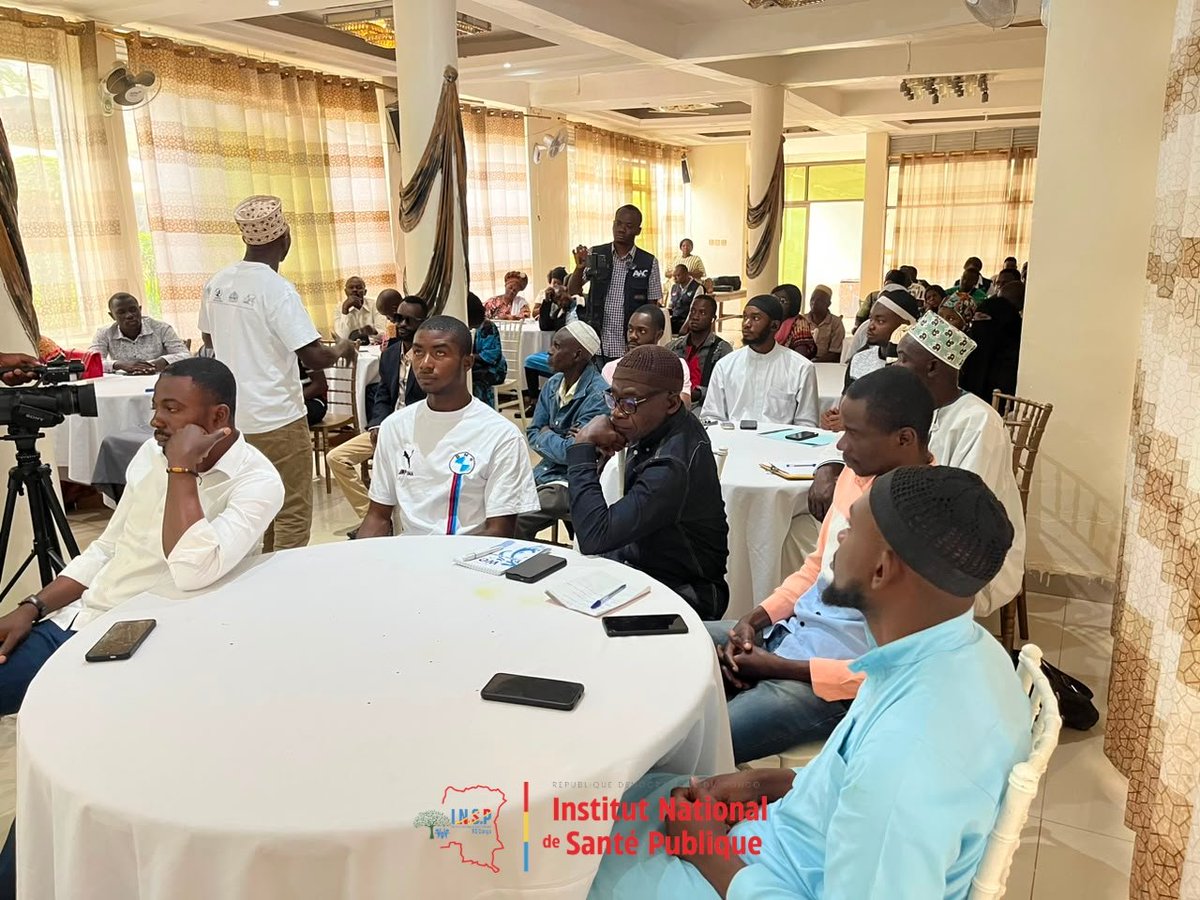 Insprdc's tweet photo. 🇨🇩#INSP #Riposte Ebola en Ituri : 75 leaders religieux mobilisés pour renforcer l’engagement communautaire. 

📍 Bunia | 22 août 2026

Dans le cadre de la riposte contre la Maladie à Virus Ebola en Ituri, l’Institut National de Santé Publique (#INSP), à travers le Centre des Opérations d’Urgences de Santé Publique (#COUSP), avec l’appui financier de l’#UNICEF, a renforcé les capacités de 75 leaders religieux de la Zone de Santé de #Bunia sur l’engagement communautaire.

🕌⛪ Issus des communautés musulmanes et protestantes, ces acteurs influents ont été mobilisés comme relais de confiance pour favoriser l’adhésion aux interventions de santé publique, lutter contre la désinformation et renforcer la mobilisation sociale.

🤝 À l’issue de la session, les participants se sont engagés à relayer les messages de santé publique au sein de leurs églises, mosquées et communautés, afin de promouvoir des comportements protecteurs et soutenir activement la riposte.

➡️ Une communauté informée, engagée et actrice de la riposte est un levier essentiel pour contenir Ebola.

#Ebola #Ituri #EngagementCommunautaire #CREC #SantéPublique #RDC #UNICEF #INSP #RiposteEbola
@Presidence_RDC @MinSanteRDC @UNICEFDRC @OMSRDCONGO @AfricaCDC @fhi360