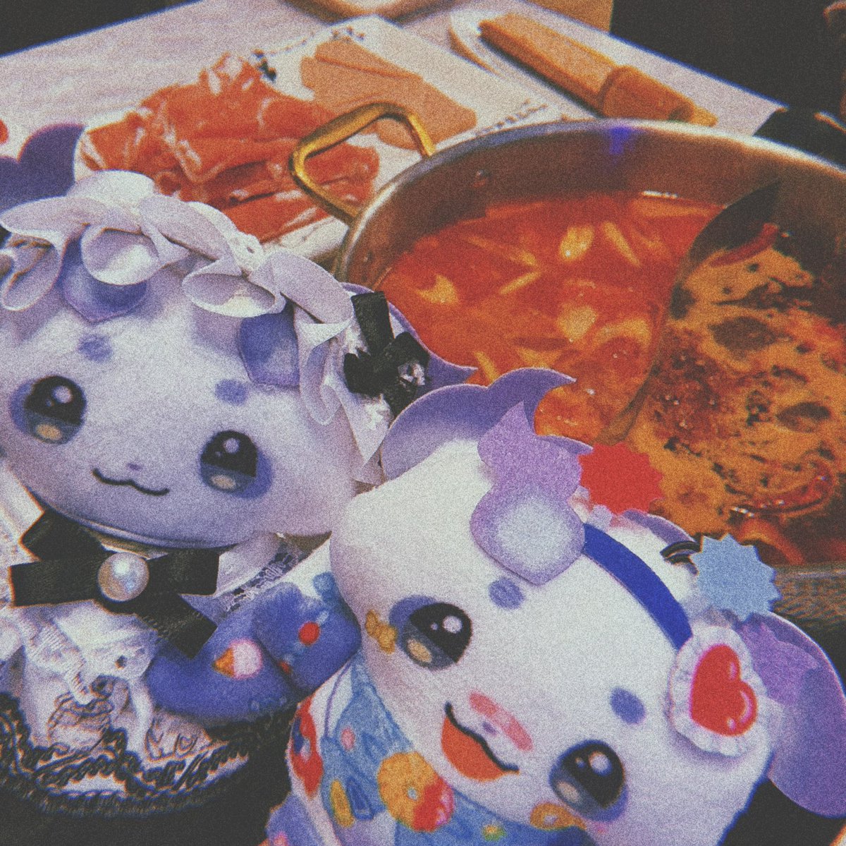 ch0c03int's tweet photo. 人生初の火鍋🍲🔥
辛かったけど美味でした❕

デコラちょまちゃん可愛すぎる、、うちのロリィタちょまちゃんと合わせるとより一層可愛い😍💘

#ちょまと撮ったよ
#見るんるん https://t.co/sWz8SDeXj4