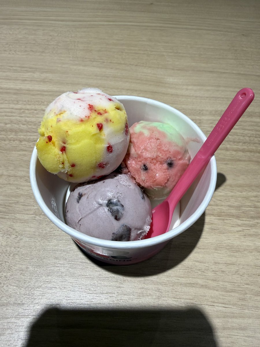 ibaraki73's tweet photo. 久々にサーティワンのアイス食べたけど大納言あずきが安定して美味い🫘 https://t.co/xGJ3ILGR8e