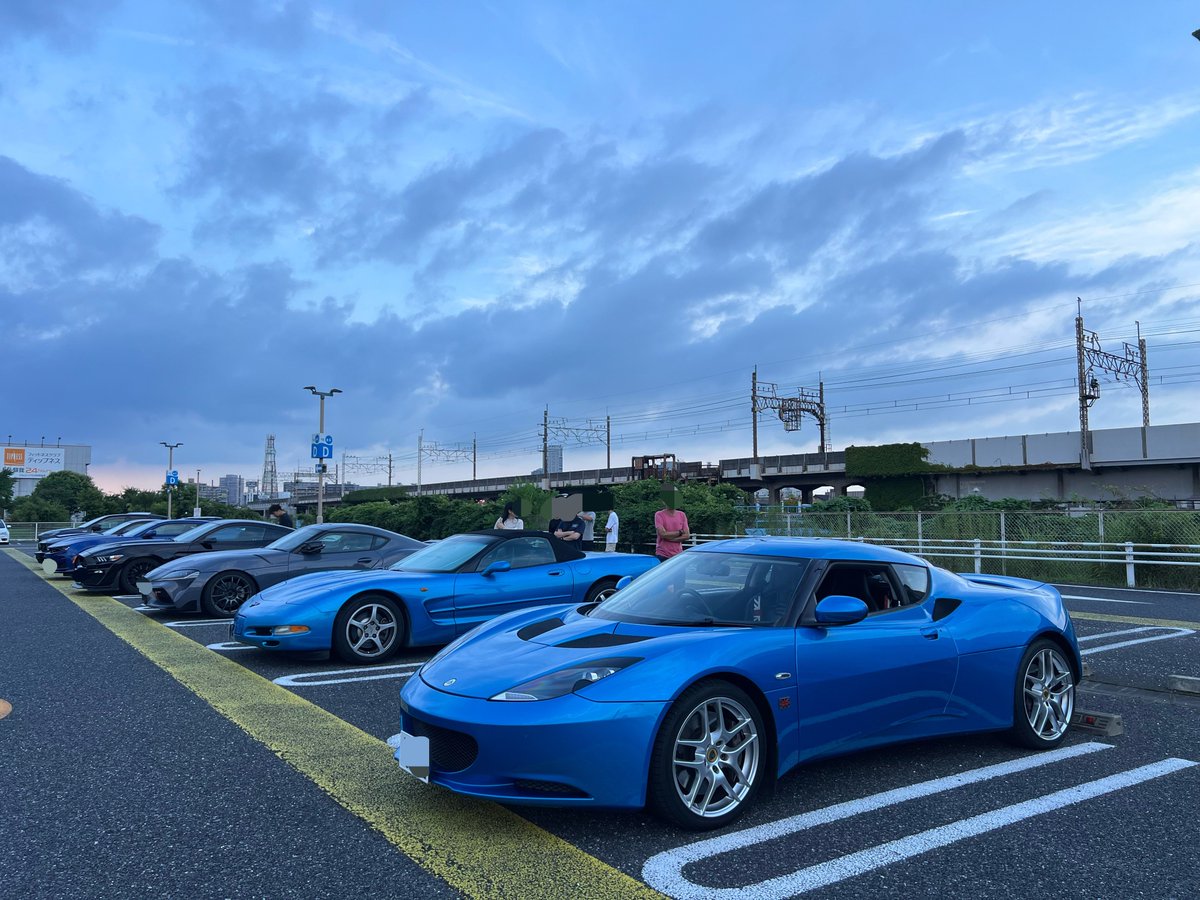 TCarlife_EVORA's tweet photo. 本日の「千葉ブル〜の会」🚙✨

今回は17台！！
名前だけのオールジャンルMTですがみんなが楽しくクルマ談義できればなんでもよし。笑

来月は11月の予定です！
お楽しみに！！

#千葉ブル〜の会 https://t.co/9fLXhKeDOY