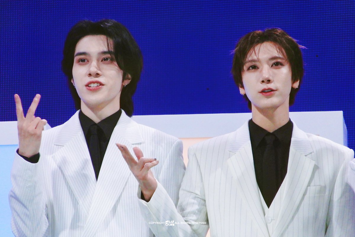 Eee_iinn_'s tweet photo. WINNER💜🩷
260823 TIMA
#HENTEN #HENDERY #TEN 
#亨钦 #黄冠亨 #李永钦 https://t.co/dDiN0y0bzm