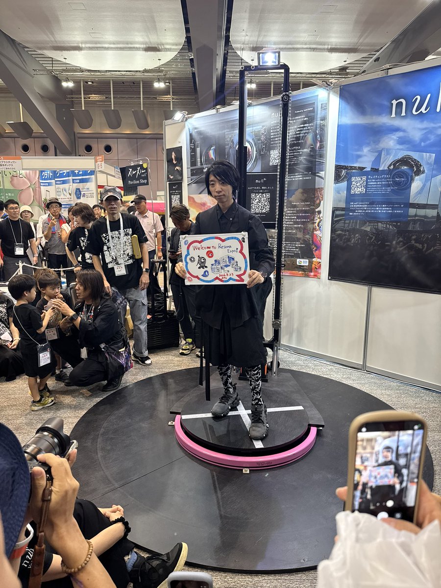 aatsushiiii's tweet photo. りそなEXPOで生落合さんに遭遇ヽ( ･∀︎･)ﾉ
そしてスキャンされているところを真正面でとれたヽ( ･∀︎･)ﾉ
落合さんの講演聞いてnull2n余計に行きたくなったし、テトラヌルも行くーーヽ( ･∀︎･)ﾉ
#落合陽一 
#りそな万博 
#null2n 
#ヌルヌルネクサス https://t.co/YxjF3qkQ8a