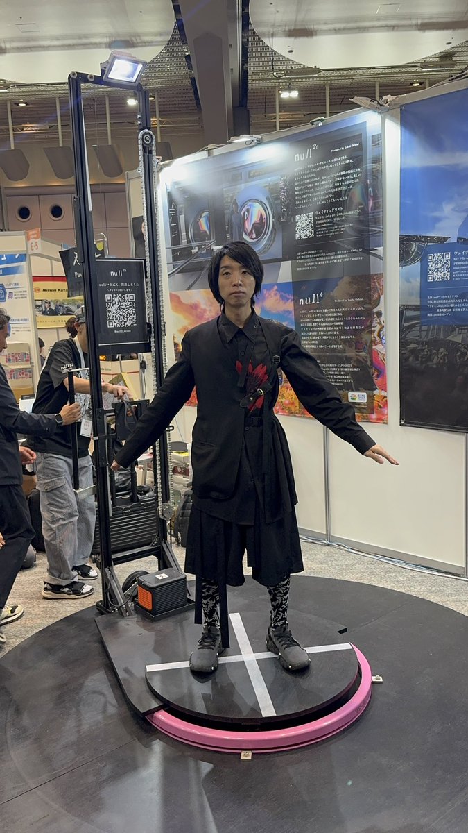 aatsushiiii's tweet photo. りそなEXPOで生落合さんに遭遇ヽ( ･∀︎･)ﾉ
そしてスキャンされているところを真正面でとれたヽ( ･∀︎･)ﾉ
落合さんの講演聞いてnull2n余計に行きたくなったし、テトラヌルも行くーーヽ( ･∀︎･)ﾉ
#落合陽一 
#りそな万博 
#null2n 
#ヌルヌルネクサス https://t.co/YxjF3qkQ8a