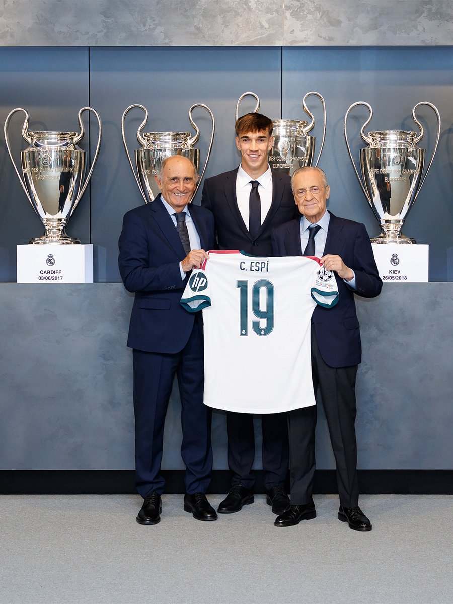 realmadrid's tweet photo. ✍️💫🤍 https://t.co/14Gj4lefuw