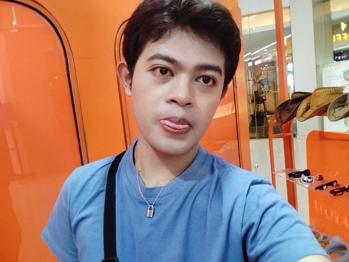tally__1999's tweet photo. siap menyambut esok hari Senin dengan senyuman tapi #prank 😭 https://t.co/8H9frtdcVC